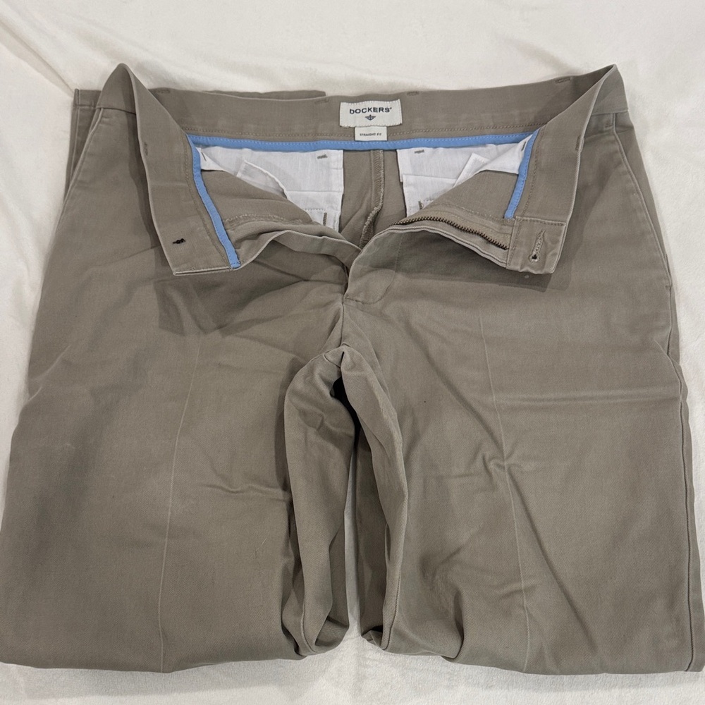 Dockers Men's Khaki Chinos